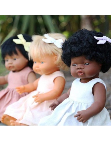 Miniland lėlė mergaitė (afroamerikietė, 38 cm.) iš šono