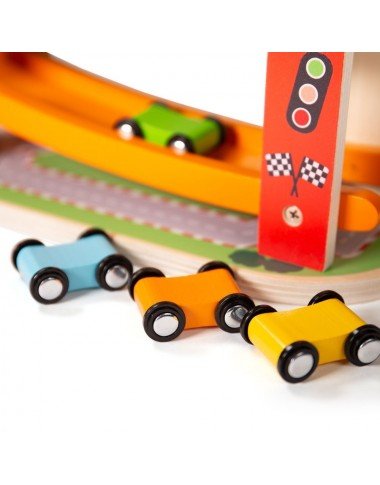 Medinis mašinėlių paleidimo garažas - mediniai žaislai vaikams Medinis mašinėlių paleidimo garažas - mediniai žaislai vaikams