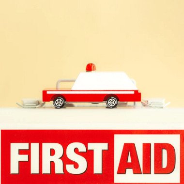 Candylab medinis greitosios pagalbos automobilis - Mediniai mašinų modeliukai