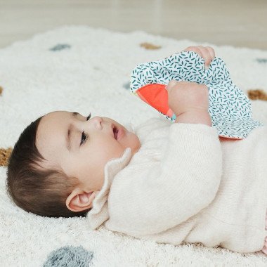 Miniland čežantis žaislas kūdikiams Gėlytė - Lavinamieji žaislai kūdikiams