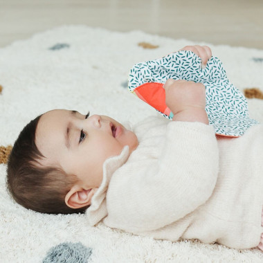 Miniland čežantis žaislas kūdikiams Gėlytė - Lavinamieji žaislai kūdikiams