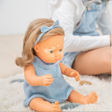 Miniland lėlė mergaitė turinti baltmę - Vanile kvepiančios lėlė