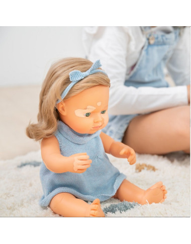 Miniland lėlė mergaitė turinti baltmę - Vanile kvepiančios lėlė