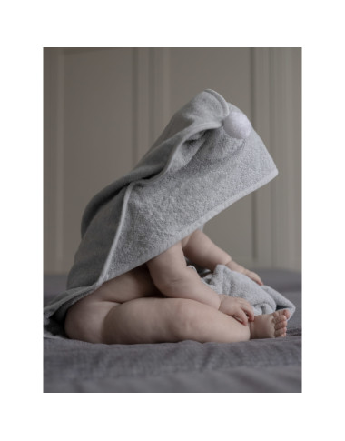 Kreminis vaikiškas rankšluostis su gobtuvu