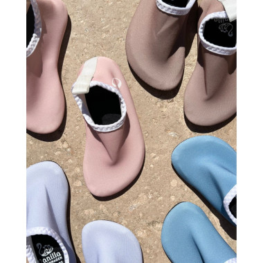 Skirtingų spalvų maudymosi tapkutės vaikams