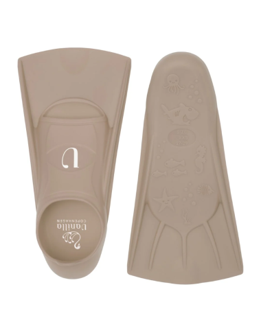 Rudi plaukimo ląstai vaikams 24-29 dydžio, padėtos paplūdimyje