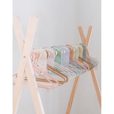 Ant medinės pakabos kabančios 3 Sprouts EKO rudos vaikiškos pakabos