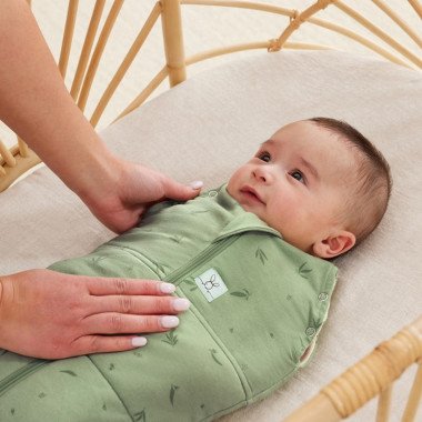 ergoPouch Swaddle miegmaišis kūdikiui 2.5TOG (6-12 mėn.) su vaiku gulinčiu lovytėje