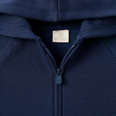 ZIPPY tamsiai mėlynas kostiumėlis (3/4-13/14 m) iš arti, matosi užsegimas užtrauktuku