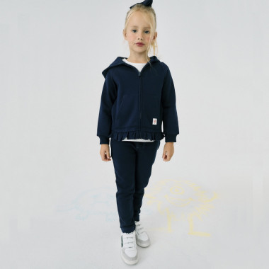 Mergaitė dėvinti tamsiai mėlyną kostiumėlį Zippy