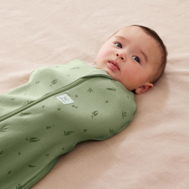 ergoPouch Swaddle miegmaišis kūdikiui 0.2TOG (0-3 mėn.) vaikas su miegmaišiu