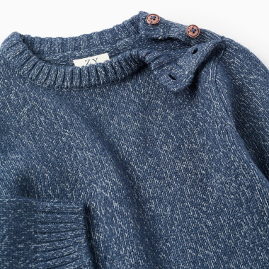 ZIPPY mėlynas megztukas (6/9-24/36 mėn) iš arti, matosi užsegimas ties kaliuku