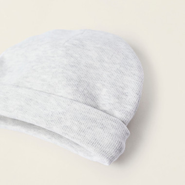 ZIPPY kepurės kūdikiams (2 vnt) iš arti, matosi pilka kepurytė