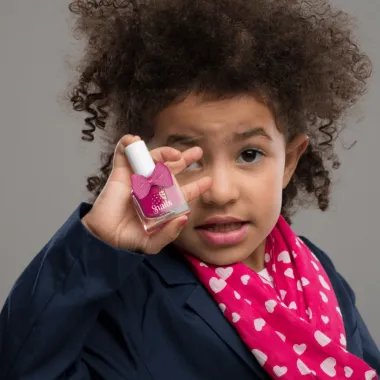 Vaikiškas nagų lakas Snails Meilė yra... (5 ml) ir mergaitė