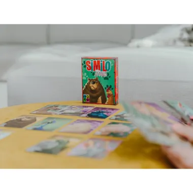 Kortų žaidimas Similo Animals, kortelės sudėliotos ant stalo