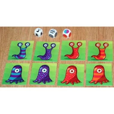 Kortų žaidimas Panic Lab ir kelios kortelės