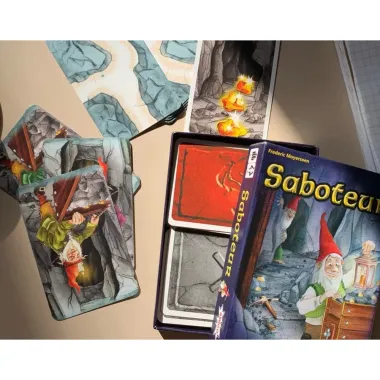 Stalo žaidimas Saboteur ant stalo