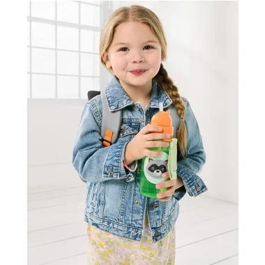 Skip Hop vaikiška gertuvė Meškėnas, 390 ml ir mergaitė gerianti