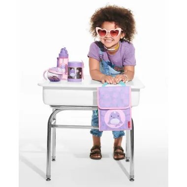 Skip Hop vaikiška gertuvė Narvalas, 390 ml ir mergaitė