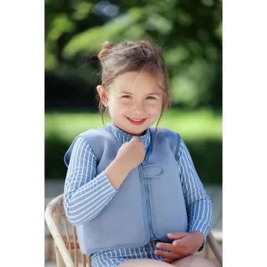 Mėlyna plaukimo liemenė vaikams (1-8 m.) ir sėdinti mergaitė