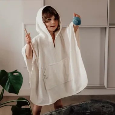 Baltas vaikiškas pončas (2-6 m.)