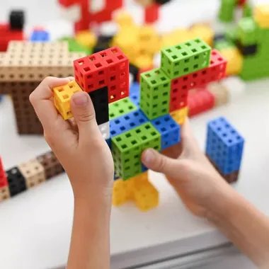 Meli Cube konstruktorius (50 el.) ir vaikiškos rankos