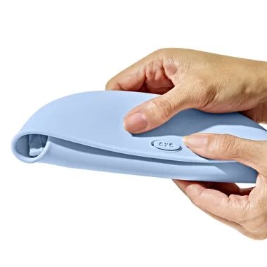 OXO silikoninis seilinukas su kišene Melsvas lankstomas