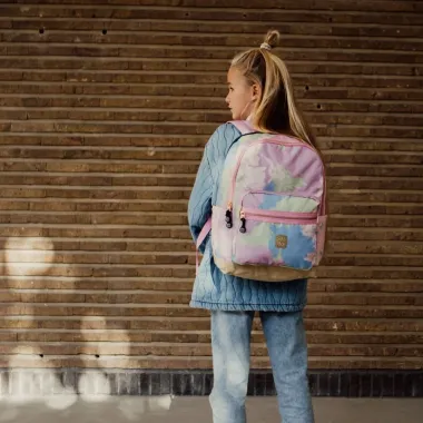 Pick & Pack mokyklinė kuprinė Pastel, L - mergaitė dėvinti kuprinę