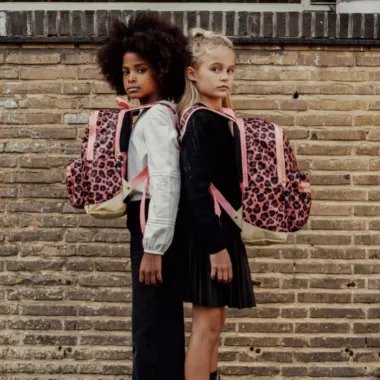 Pick & Pack mokyklinė kuprinė Wild, L - dvi mergaitės su kuprinėmis