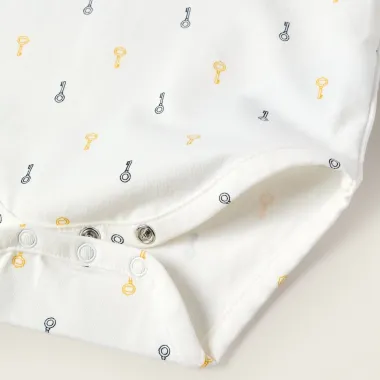 Smėlinukas-marškiniai kūdikiams Raktelis (0/1-12/18 mėn) - klynuko užsegimas iš arti