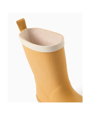 Geltoni vaikiški guminiai batai (25-32) - vienas batas pakeltas, matosi neslystantis padas