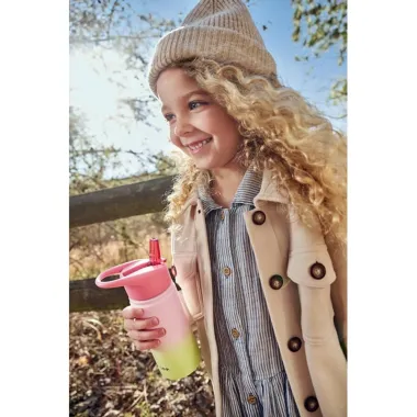 Termo gertuvė vaikams Ombre Pink Wander, 450 ml ir mergaitė laikanti gertuvę vaikams
