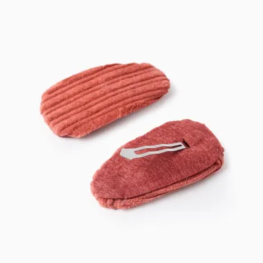 Velvetiniai plaukų segtukai, 2 vnt. - vaizdas baltame fone, vienas segtukas apverstas