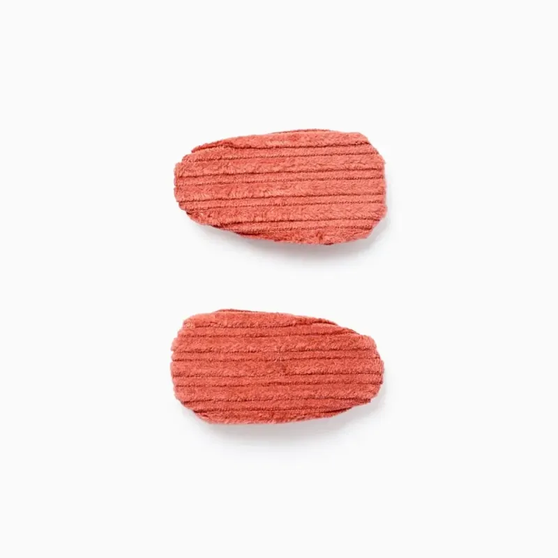 Velvetiniai plaukų segtukai, 2 vnt. - baltame fone