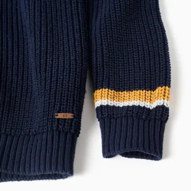 Tamsiai mėlynas užsegamas megztukas berniukams (3/4-13/14) - rankovės vaizdas iš arti