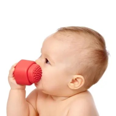 Sensorinės kaladėlės Soft Bibi (24 el) - kūdikio kramtančio raudoną kaladėlę vaizdas