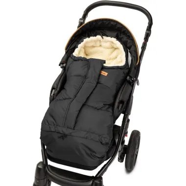 Sensillo vilnonis juodas vokelis vežimėliui 3in1 (100×80×45 cm) - vaizdas vokelio sportiniame vežimėlyje