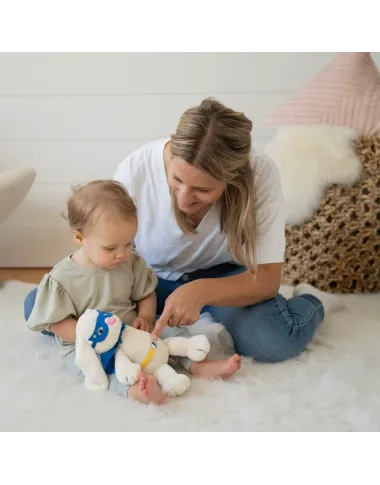 Pliušinis žaislas Super kiškis - vaizdas baltame fone