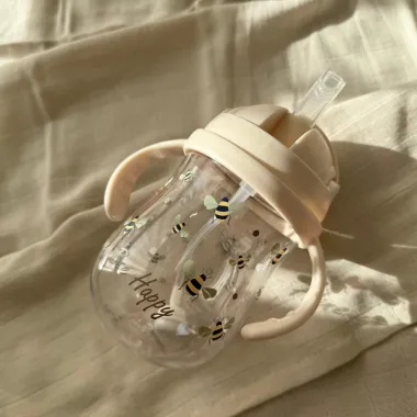 Gertuvė su silikoniniu šiaudeliu, svareliu ir rankenėlėmis vaikams nuo 6 mėn.