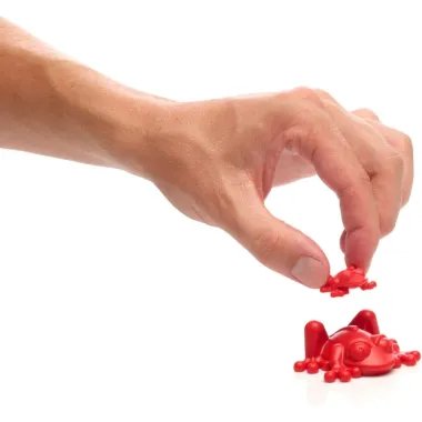 Stalo žaidimas Froggit su didelėmis ir mažimis varlytėmis