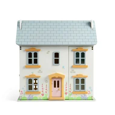 FSC® sertifikuotas medinis lėlių namelis – tvarus ir ilgaamžis.