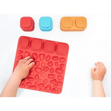 Sensorinis takelis kūdikiams – minkšti kilimėliai su skirtingomis faktūromis