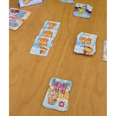 Duck & Cover žaidimo kortos ir pakuotė