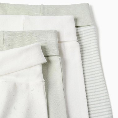 Elastingas medvilninių kelnių juosmuo – nevaržo naujagimio judesių.