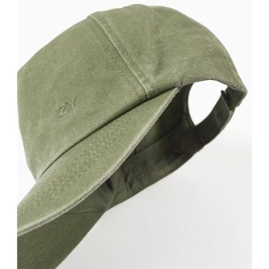 Žalia kepurė su snapeliu berniukui