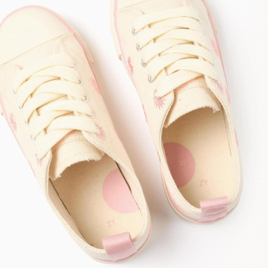 Lengvi sportbačiai mergaitei su gėlytėmis