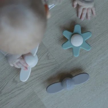 Silikoniniai sukamieji žaislai kūdikiams su vakuumu